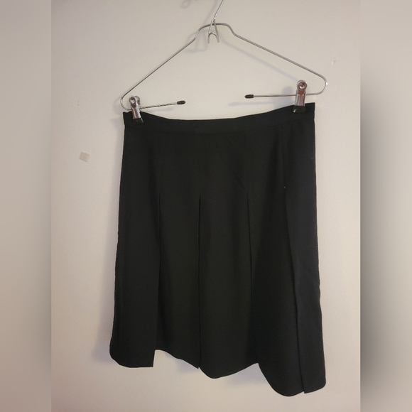 CHANEL Black Asymmetrical Pleated Midi Skirt – Boutique – Size FR 42 (US 10) - Picture 2 of 12